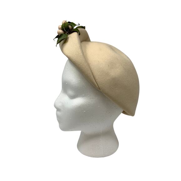Vintage Ivory Felt Hat Faux Berry Leaf Trim Womens Mid Century Cocktail - Picture 3 of 8